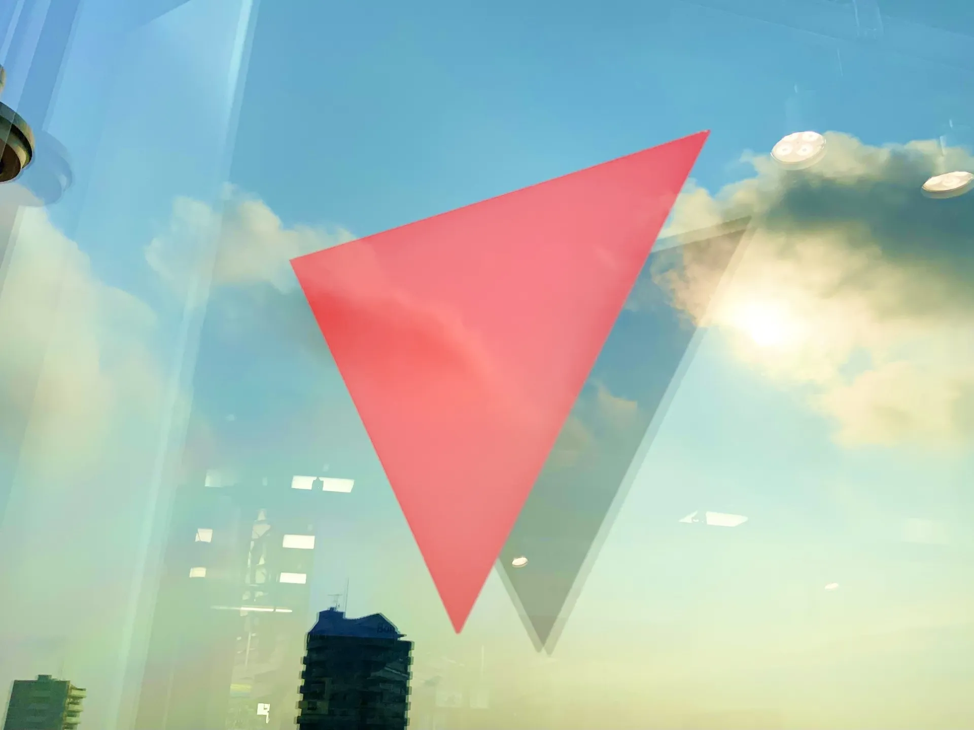 非常進入口へフィルムを貼ってはいけないのか？