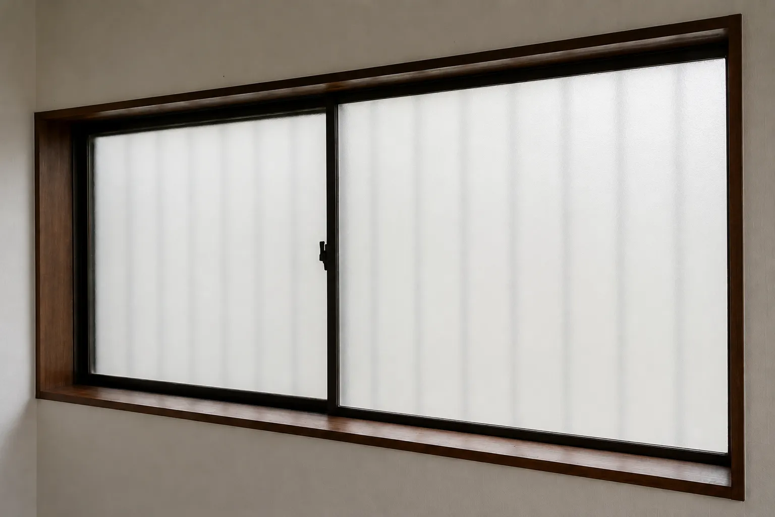 【戸建て】型板ガラスへ目隠しフィルムを重ね貼り